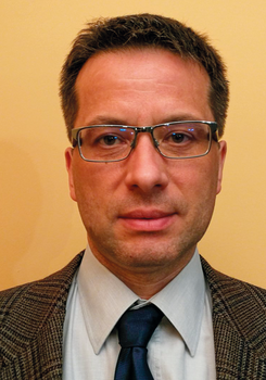 Férfi öltönyben és nyakkendőben Férfi öltönyben és nyakkendőben, formális ruházat