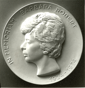 Barbara Robert emlékére készült emlékérem Emlékérem Barbara Robert emlékére, felirattal: IN MEMORIAM BARBARA ROBERT, 1924-1974.