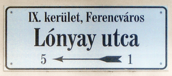 Lónyay utca utcanévtábla a IX. kerületben, Ferencvárosban Utcanévtábla a Lónyay utcáról, IX. kerület, Ferencváros, Budapest, irányjelző nyíllal.