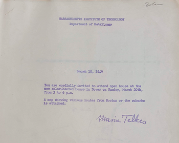 MIT meghívó a napenergiával fűtött ház nyílt napjára, 1949 Meghívó a Massachusetts Institute of Technology-tól egy nyílt napra a napenergiával fűtött házba Doverben, 1949. március 20-án.