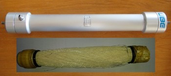 UBE membránmodul vízszűréshez UBE márkájú membránmodul, amelyet vízszűrésre használnak, a belső szerkezete is látható.